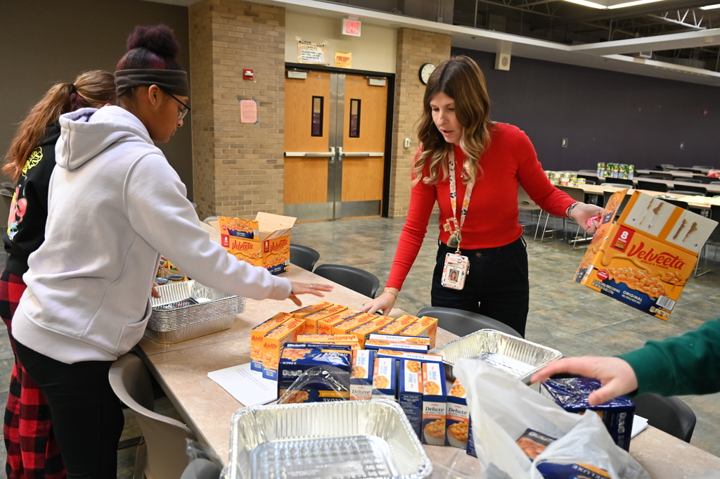 Student and Promise Councils packing food