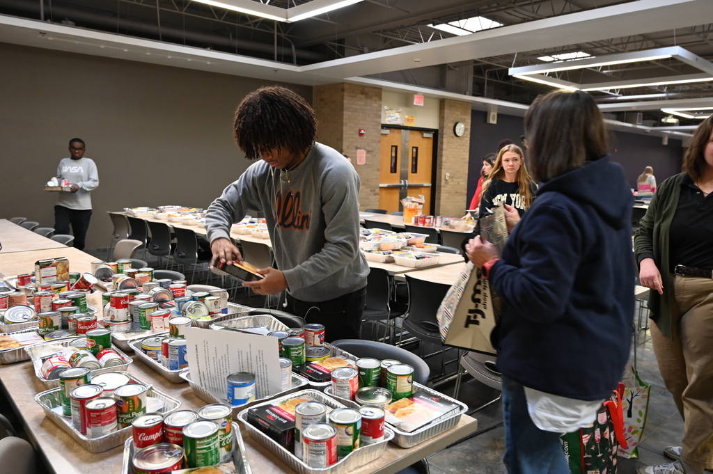 Student and Promise Councils packing food