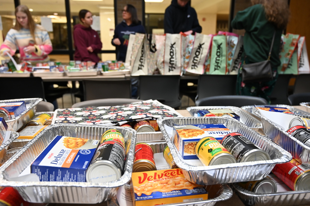 Student and Promise Councils packing food