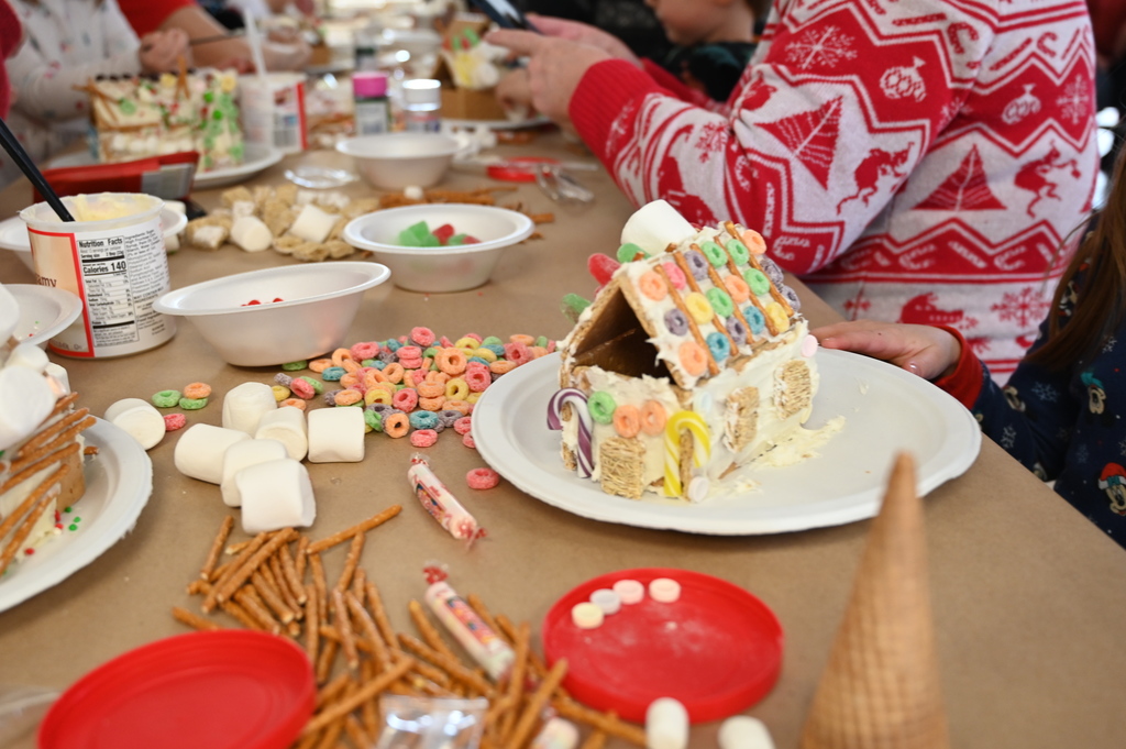 Gingerbread houses with a loved one at Washington