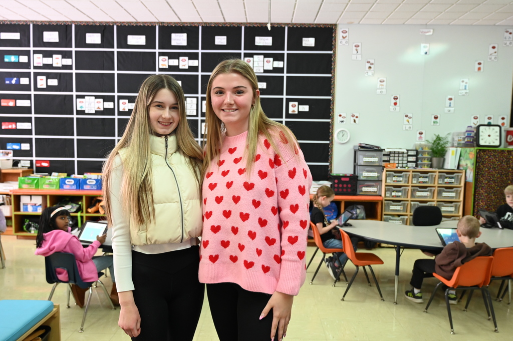 🍎📚 Spotlight on an Amazing BCA Class Offering! 🌟👩‍🏫 Today, we’re showcasing the Foundations of Teaching Class at the BCA, led by the amazing Mrs. Tubbs! Designed for future educators, this class gives students a behind-the-scenes look into the world of education. 🏫📖 Here’s how these aspiring teachers spend their class time: ✨ 2 days a week learning with Mrs. Tubbs at the BCA. ✨ 2 days a week gaining hands-on experience in school placements within their home districts. ✨ 1 day a week assisting classrooms at Oakland, where they're making a difference while soaking in invaluable teaching insights. A huge shoutout to Mrs. Tubbs for her amazing work in shaping the next generation of educators, and to the students for their enthusiasm and dedication! 🎉👏 #FutureEducators #TeachingJourney #HandsOnLearning #WeAreD87