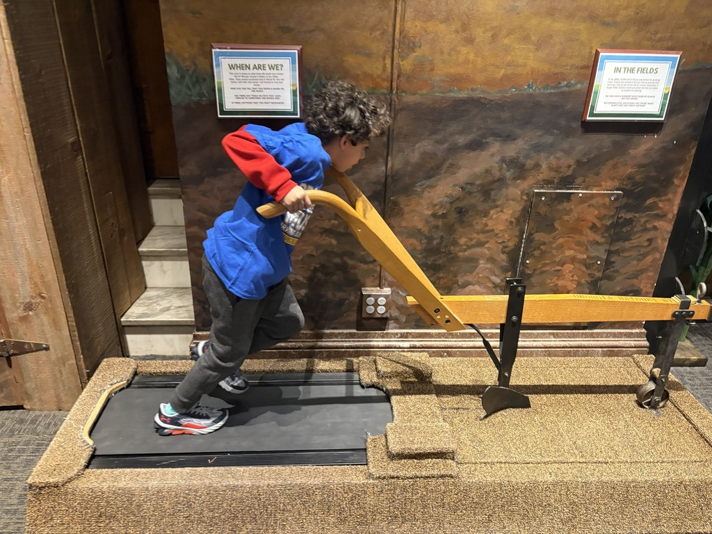 Irving Mustangs field trip at the Mclean County History Museum