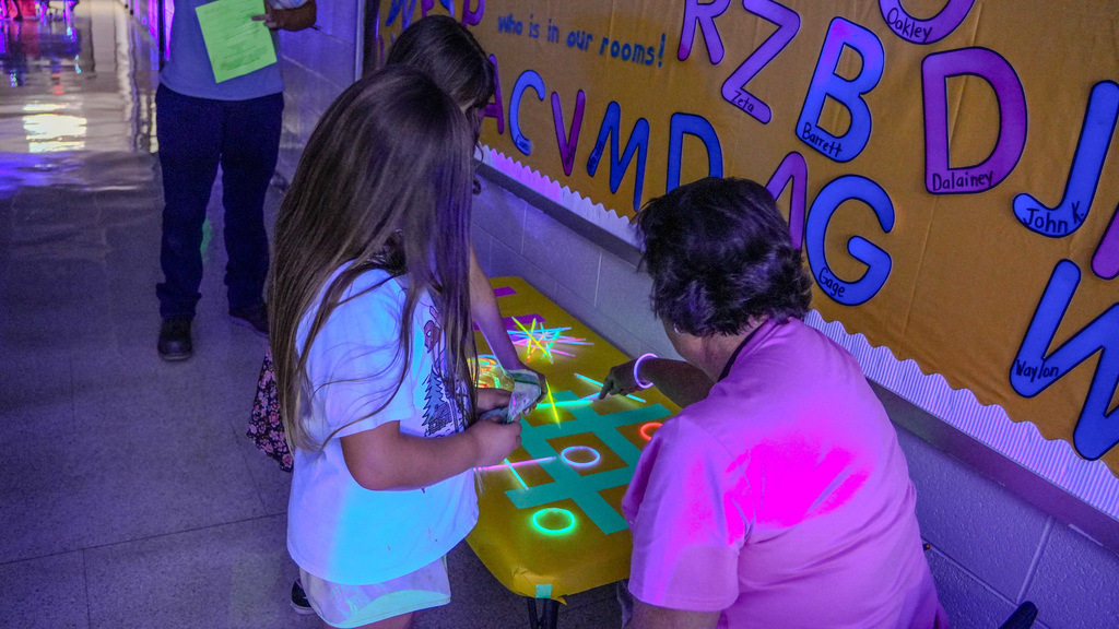 Glow in the dark tic tac toe