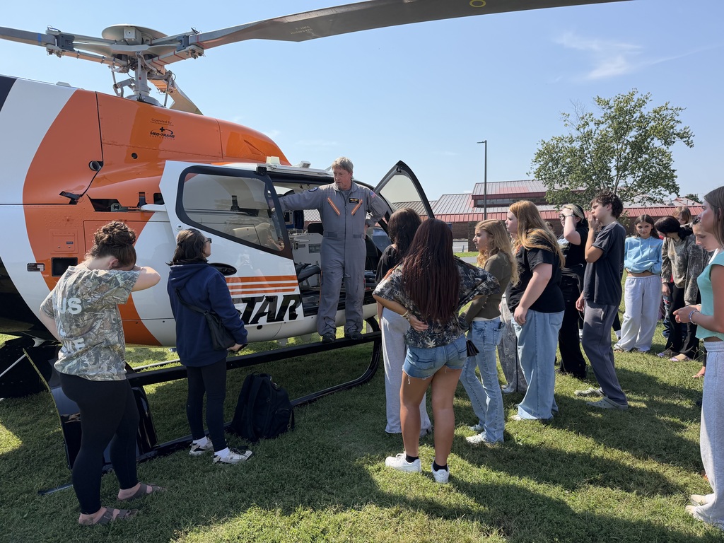 Lifestar visited campus to talk with students about emergency medicine careers! 