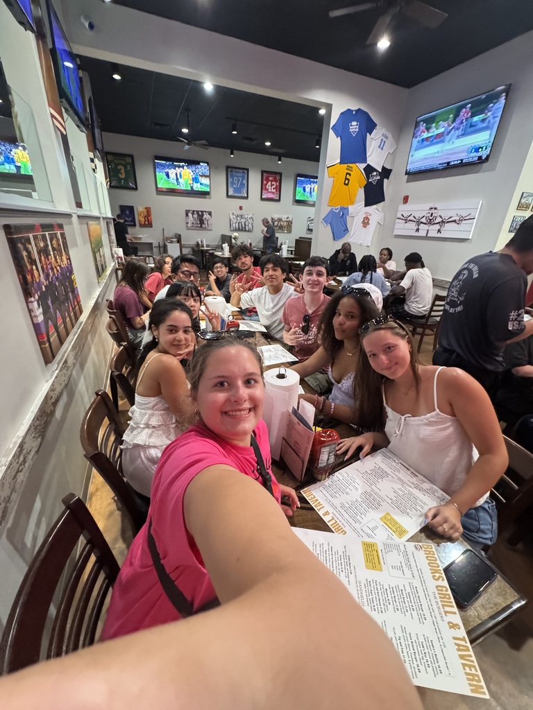 A group of students out to eat