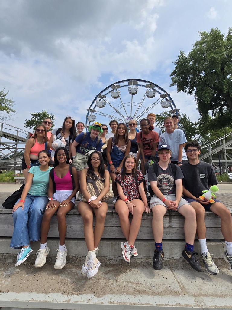 The whole group of students in front of Arnolds Park