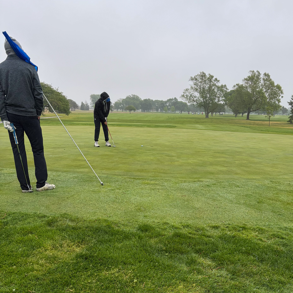 Dylan Auten golfed a Birdie in the front 9