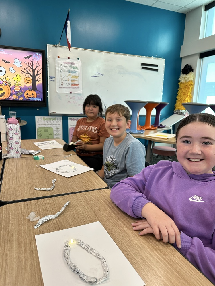 student designing a closed circuit