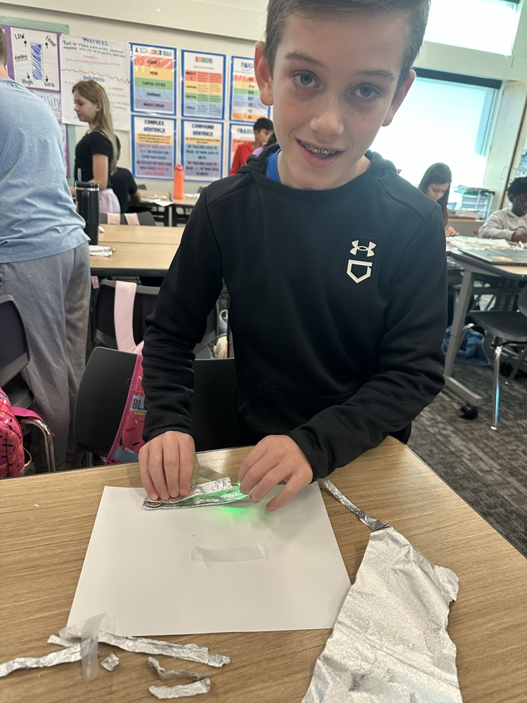 student designing a closed circuit