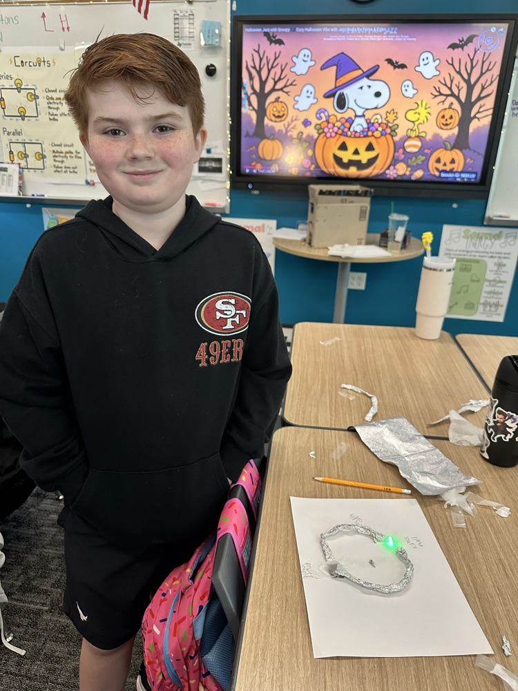 student designing a closed circuit