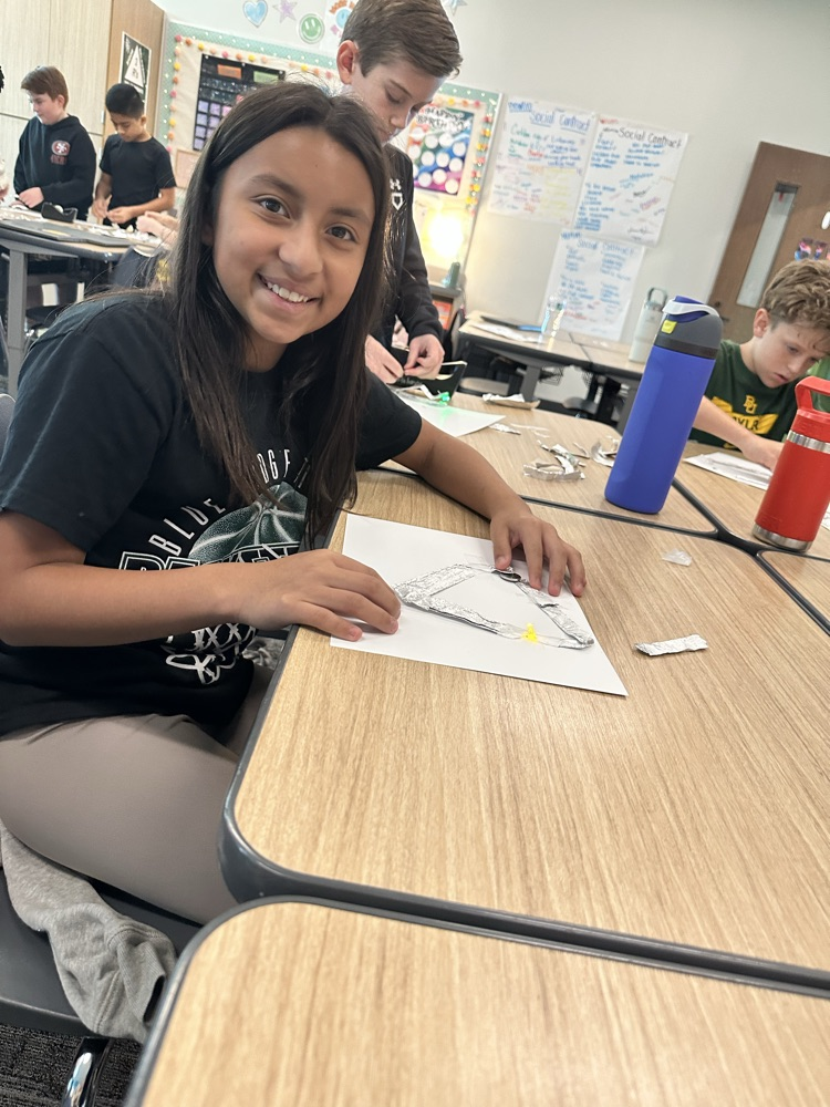 student designing a closed circuit