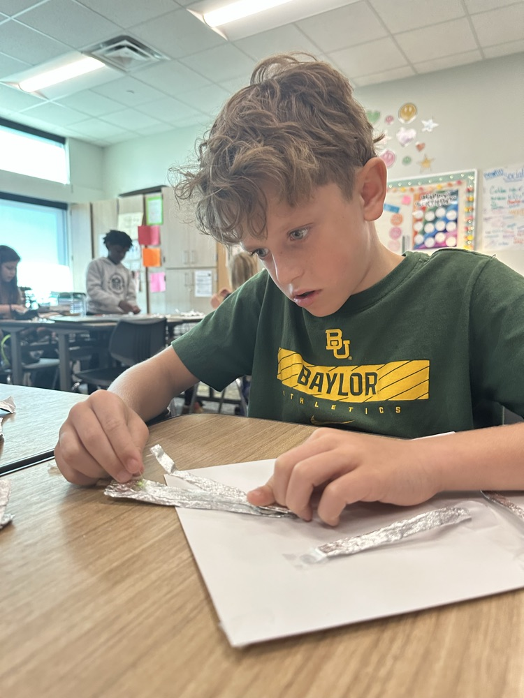 student designing a closed circuit