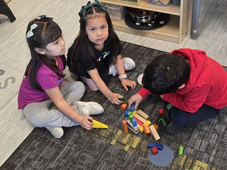 Pre-k working on TEAMWORK!