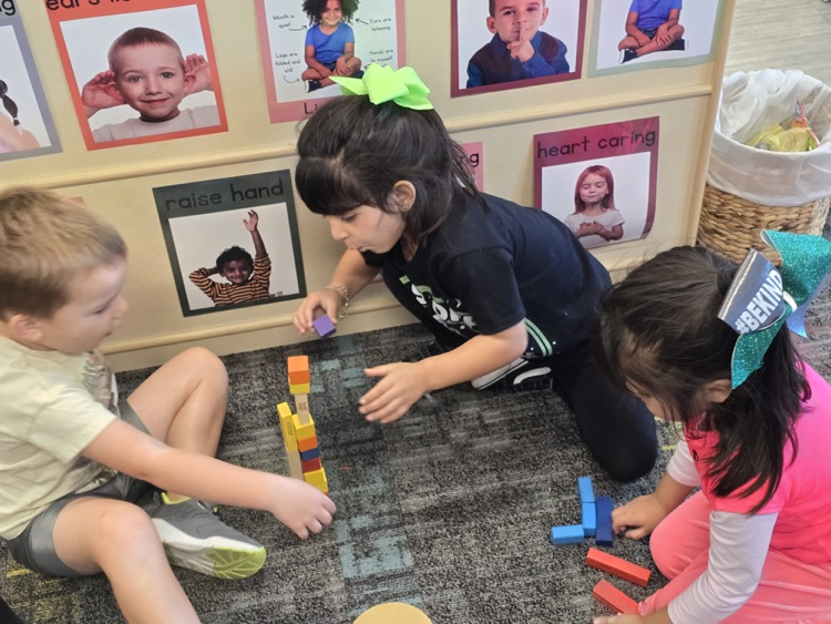 Pre-k working on TEAMWORK!