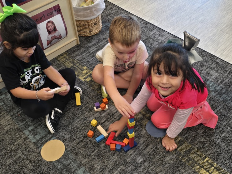 Pre-k working on TEAMWORK!