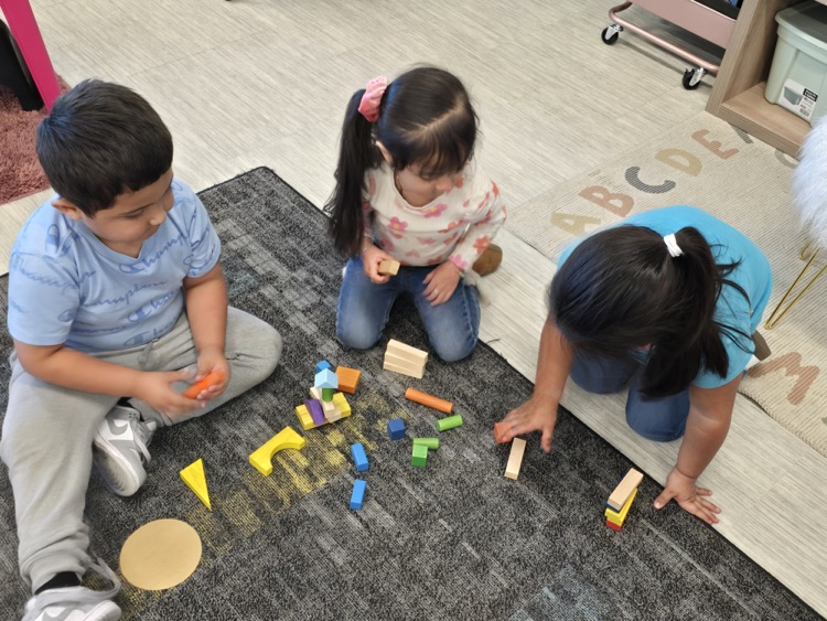 Pre-k working on TEAMWORK!