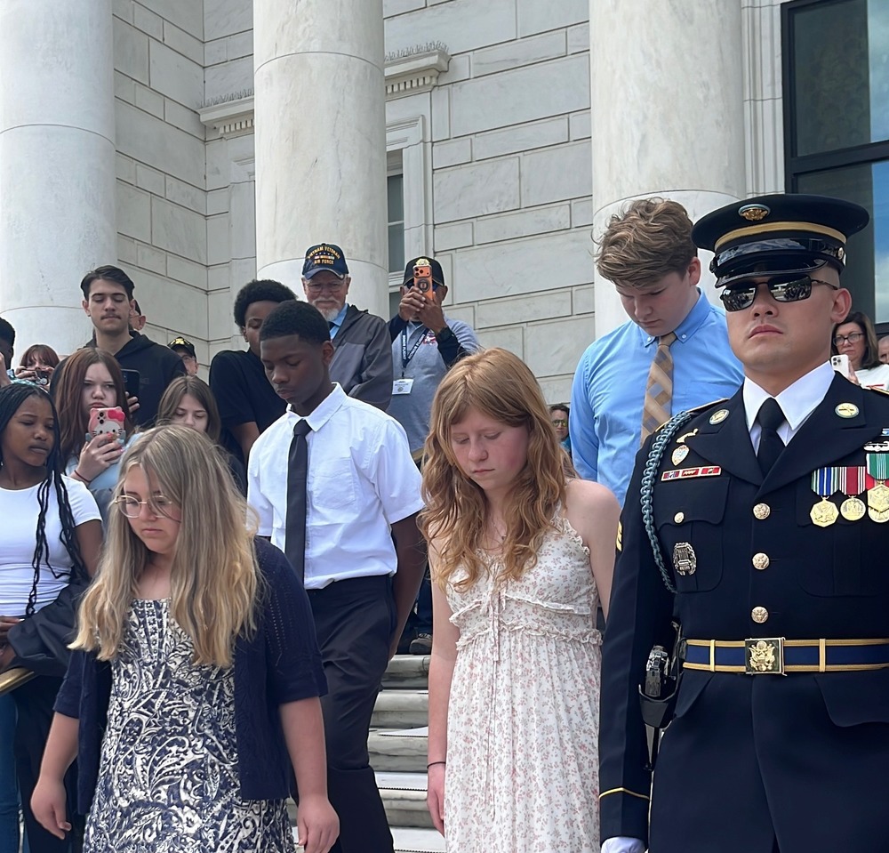 4 BGJHS students walking down steps with  soldier at the tome of the unknown soldier