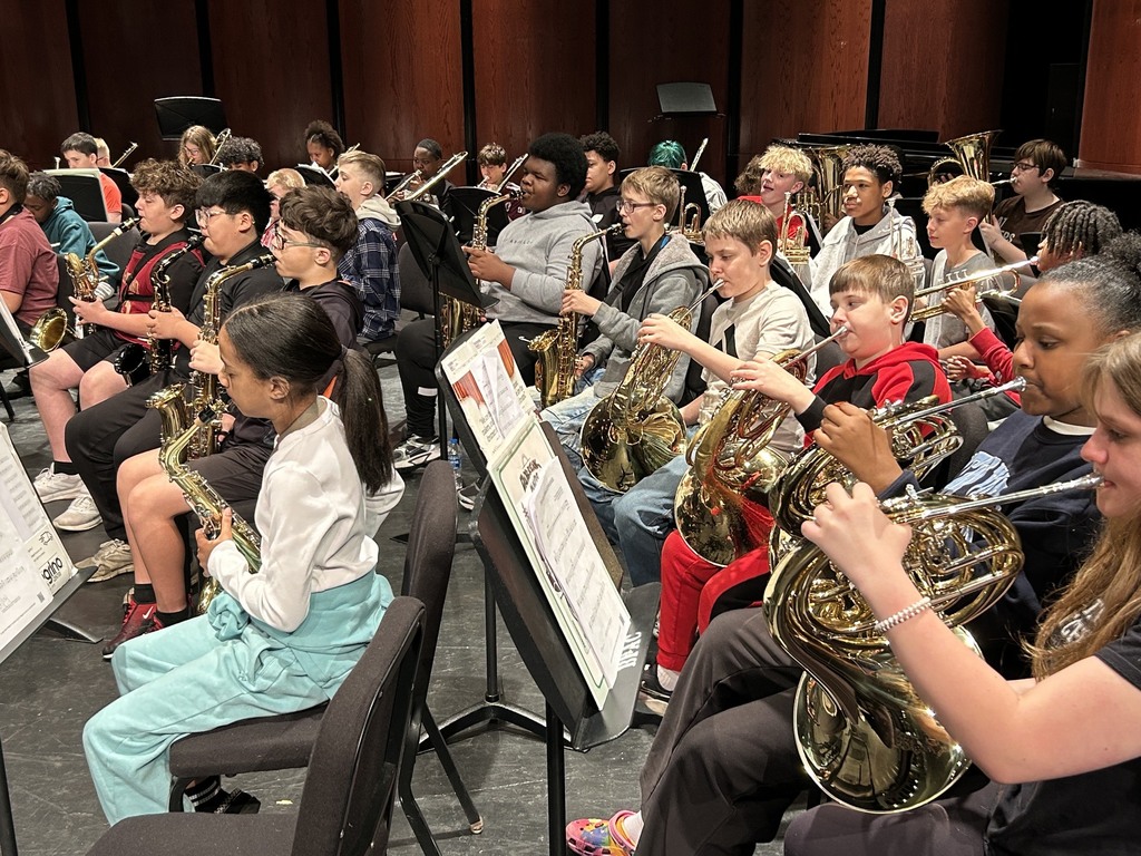 wider shot of student musicians featuring french horns