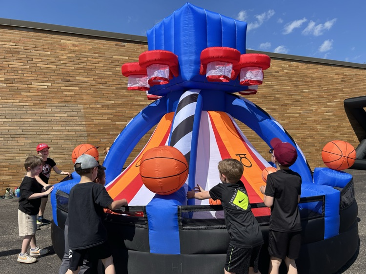 basket at basketball inflatable 