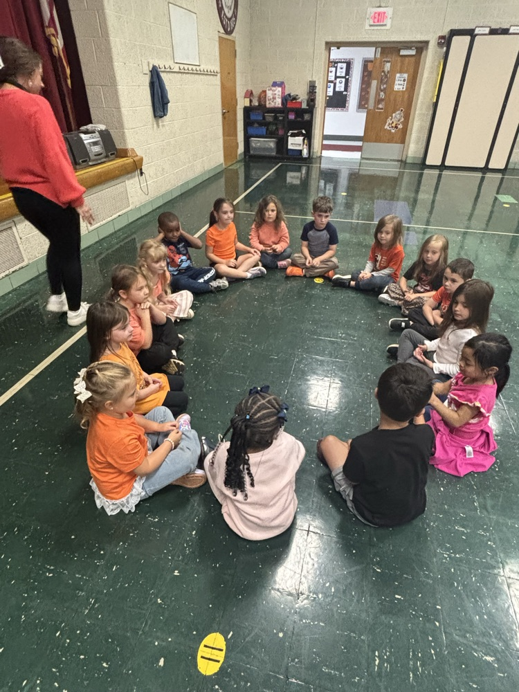 kindergarten pass the pumpkin 🎃