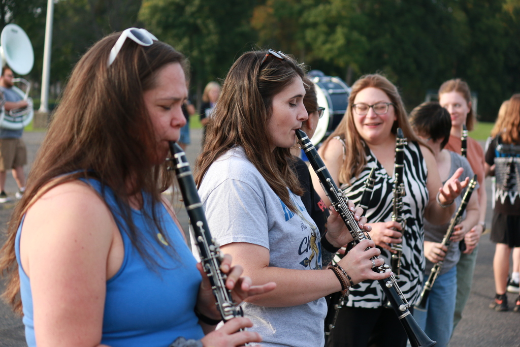alumni playing clarinets