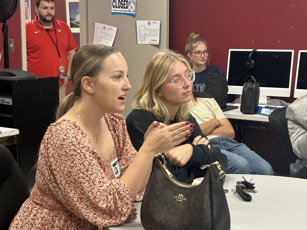 Makayla Papas giving feedback in BSTN classroom