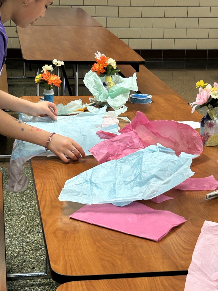 Art Club working hard!!