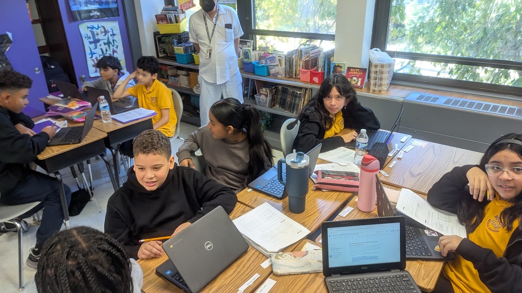 6th grade students work together to brainstorm compelling questions about their community. Students are learning how to think and question like a historian.