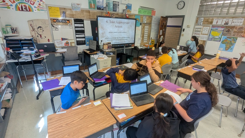 6th grade students work together to brainstorm compelling questions about their community. Students are learning how to think and question like a historian.