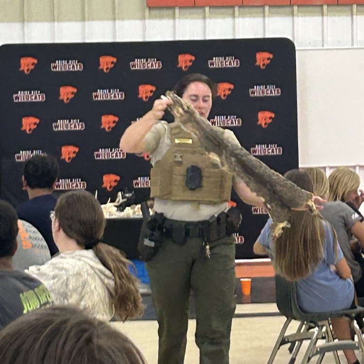 5-8th graders were fortunate to have Game Warden Lydia Gearhart and Angela Trantham from the Conservation District present Skins and Skulls from our region of Oklahoma. Thank you for your presentation.