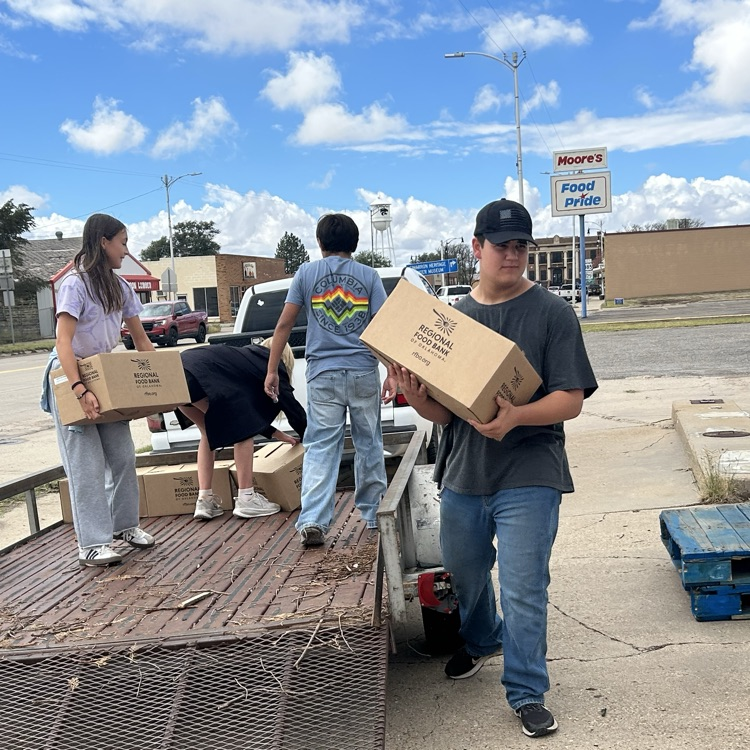 6-8 graders helped at the Food Bank