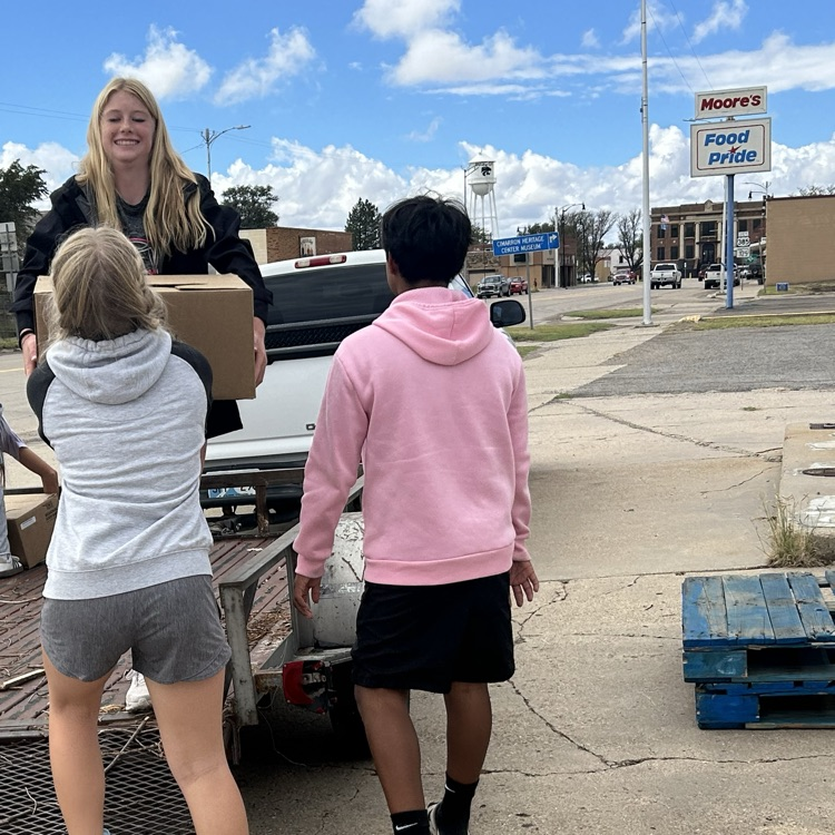 6-8 graders helped at the Food Bank
