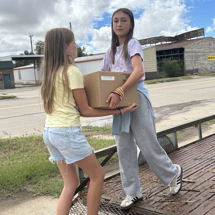 6-8 graders helped at the Food Bank