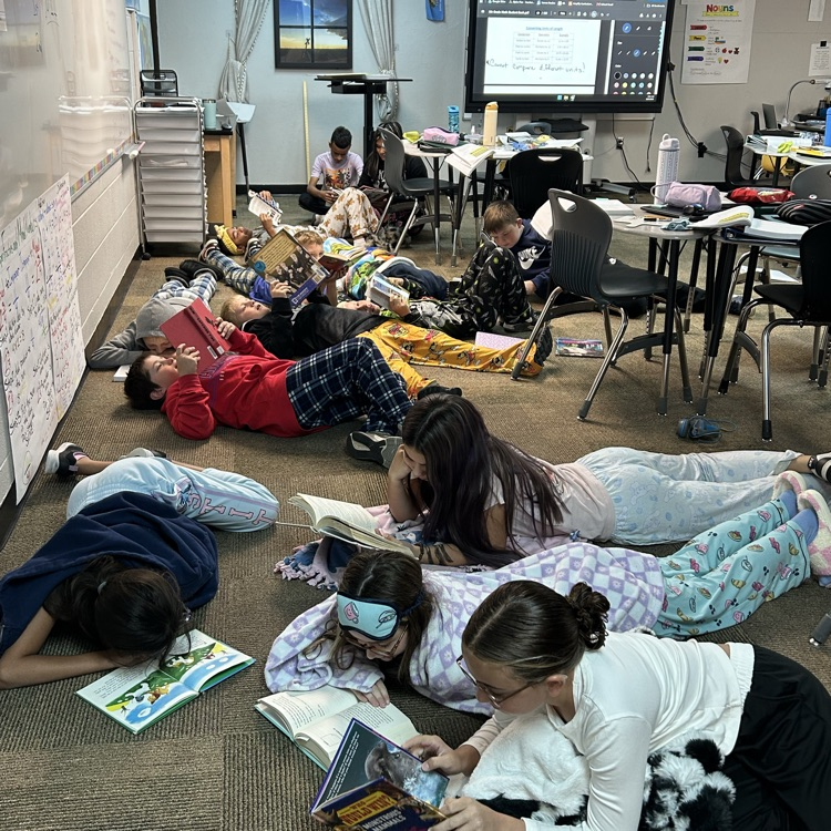 Middle school is having fun during Homecoming week!