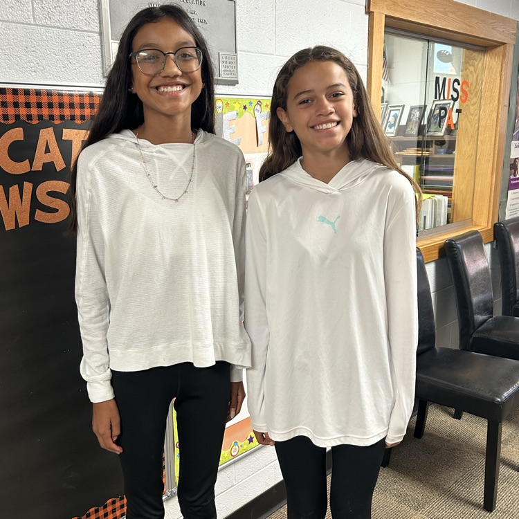 It's twin day for homecoming week!!