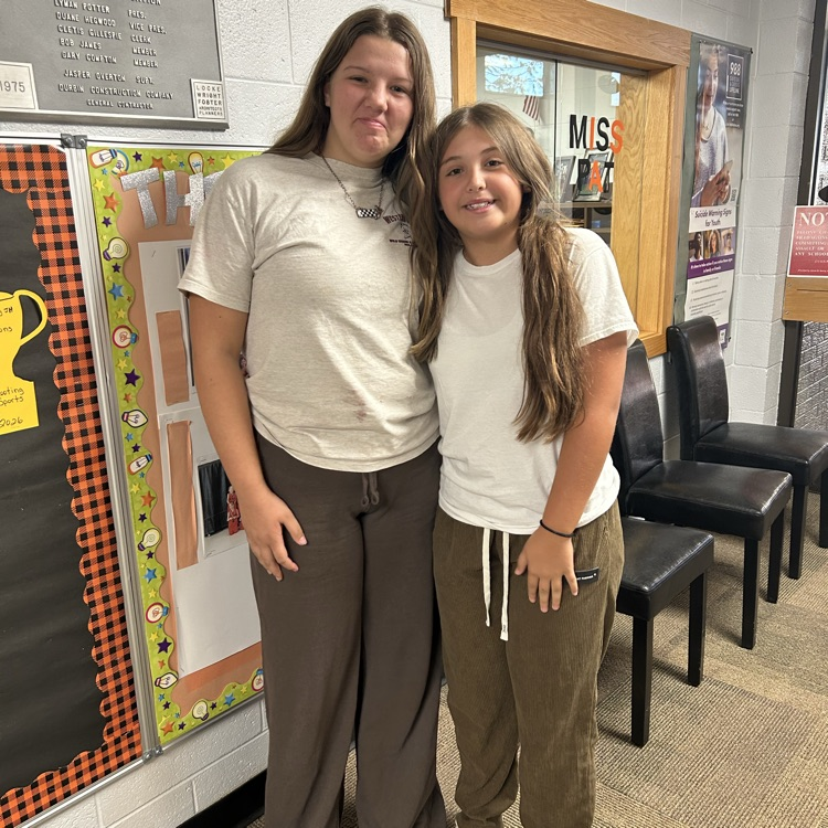 It's twin day for homecoming week!!