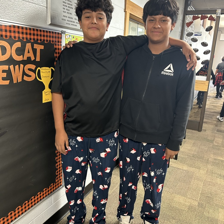 It's twin day for homecoming week!!
