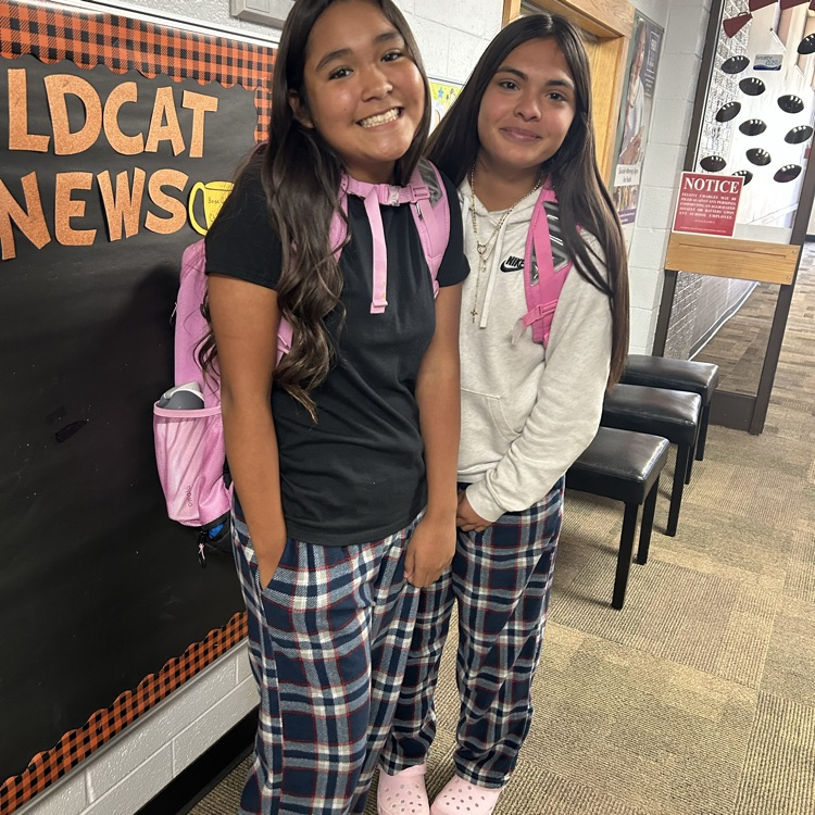 It's twin day for homecoming week!!