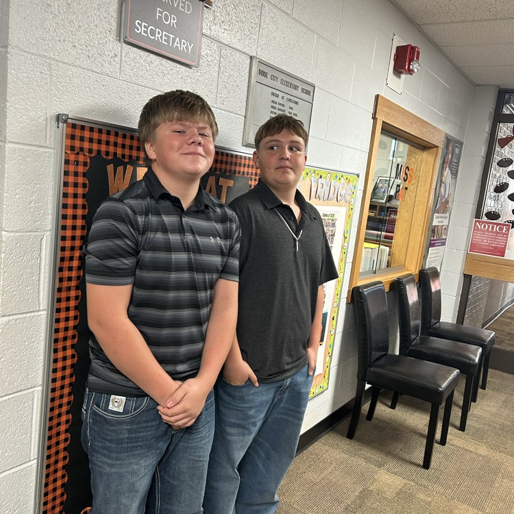 It's twin day for homecoming week!!