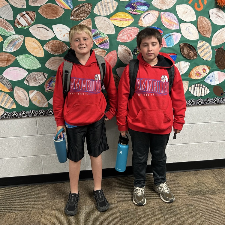 It's twin day for homecoming week!!
