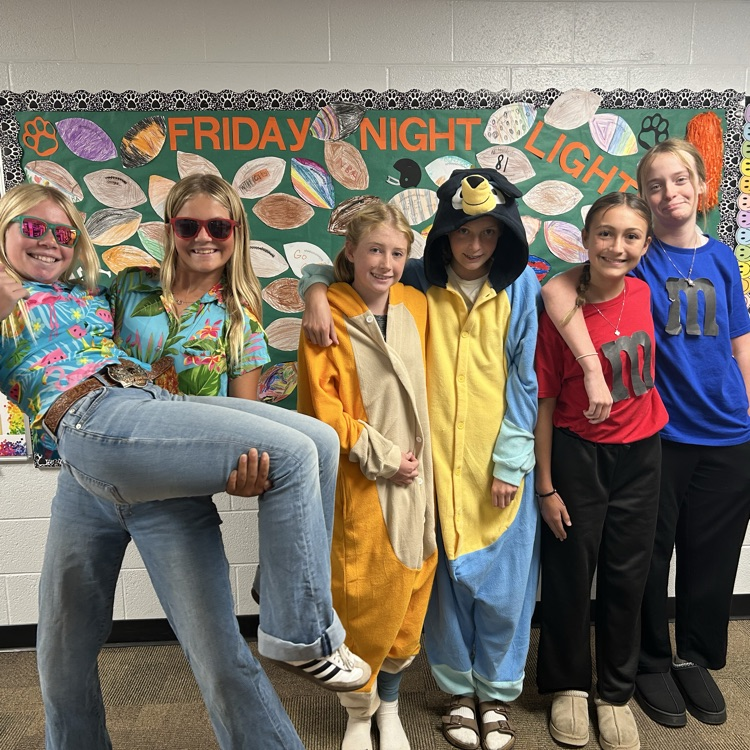 It's twin day for homecoming week!!
