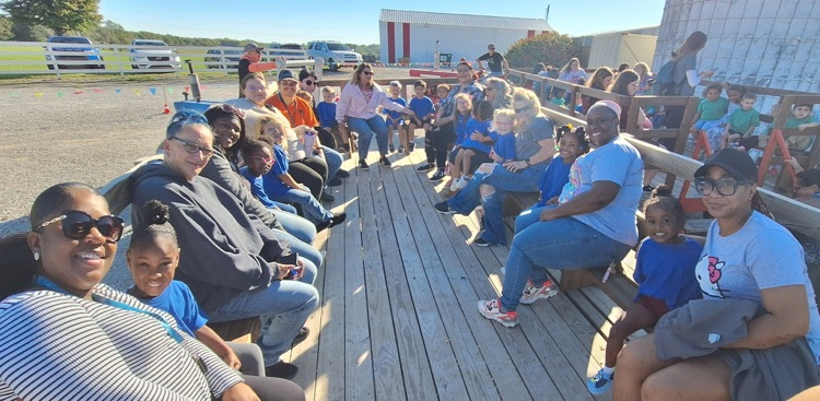 blue room kids and grownups on the hayride 