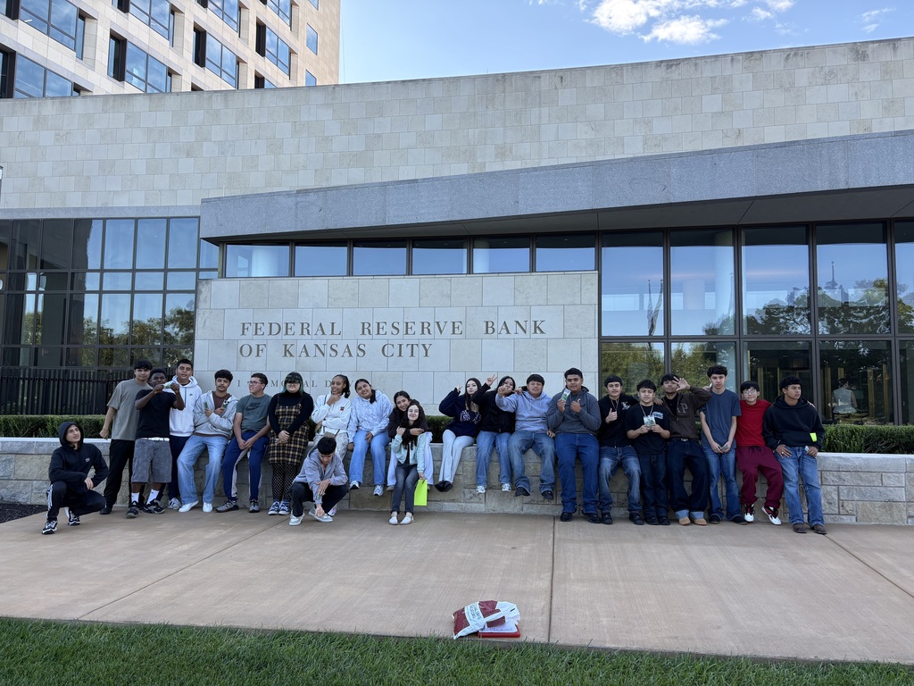students in front of the federal reserve bank
