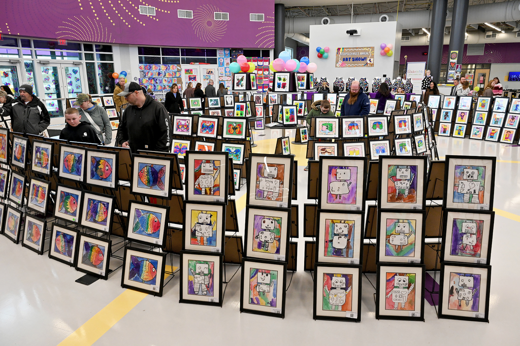 parents and students with artwork