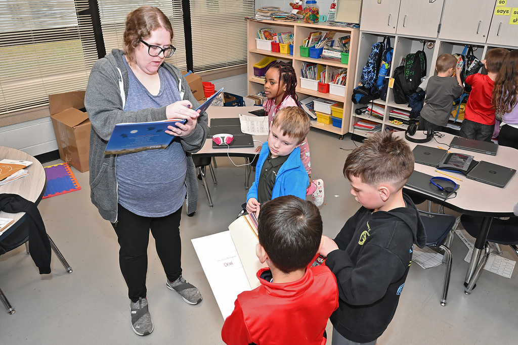 students receiving free books