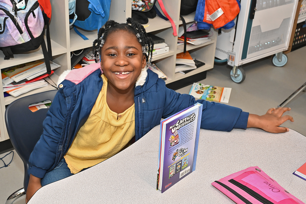 student receiving free books
