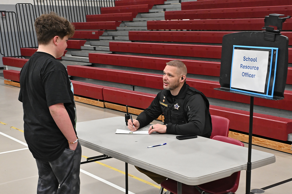 student with resource officer