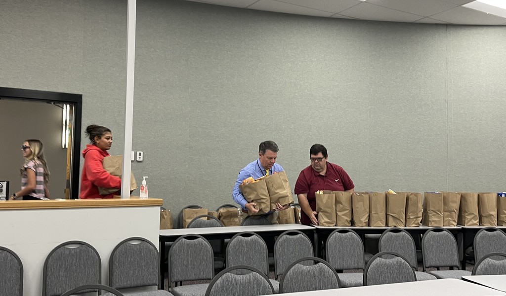 Seniors help with food donation