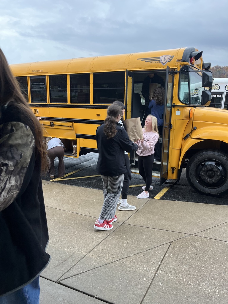 Seniors help with food donation
