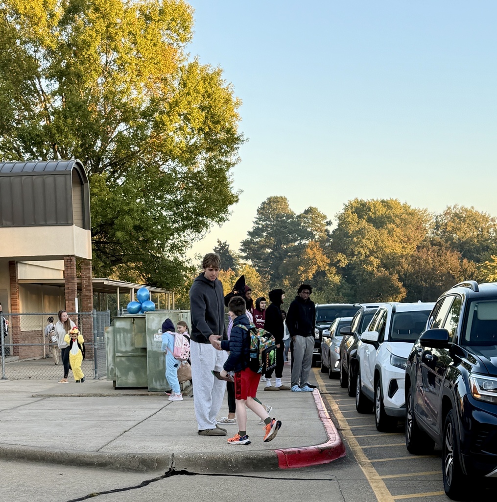 BPCC Men's Basketball Team greets students 